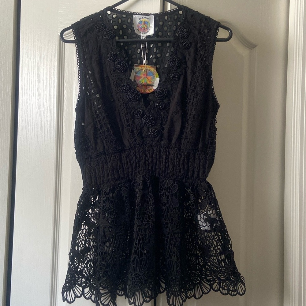 Lace black top
